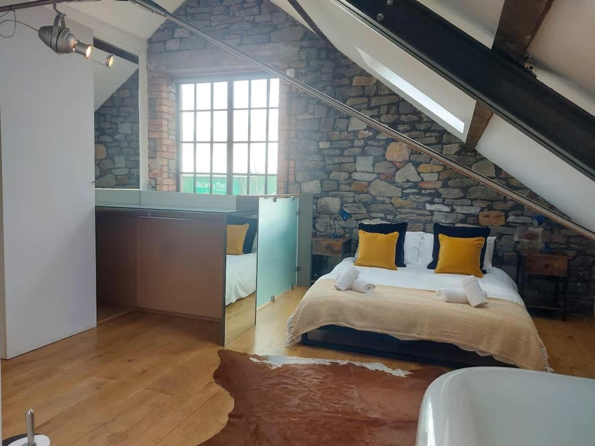 Converted Factory Loft Apartment บริสตอล ภายนอก รูปภาพ