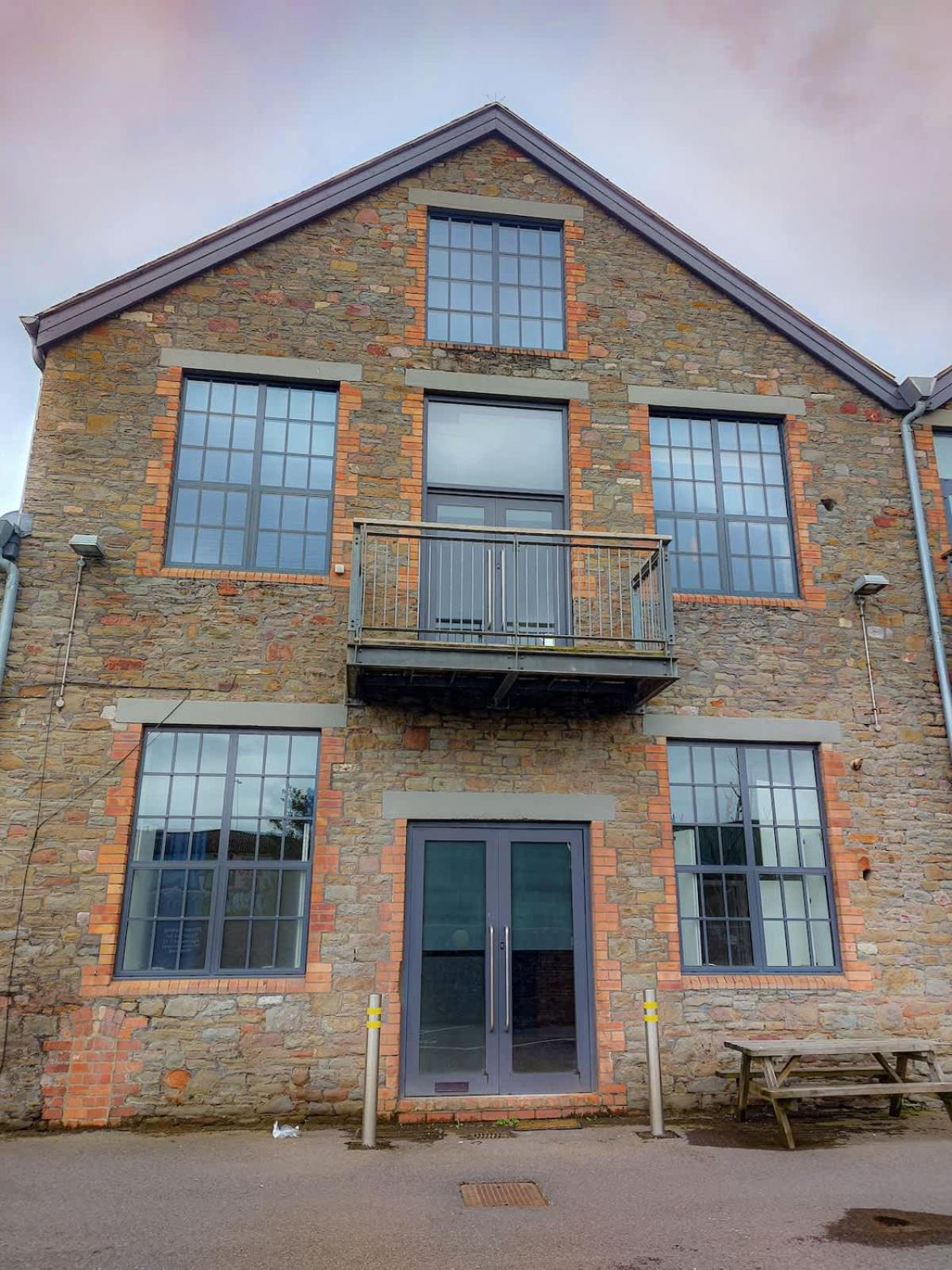 Converted Factory Loft Apartment บริสตอล ภายนอก รูปภาพ